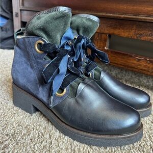 CASTA HANDMADE PORTUGAL NAVY LEATHER BOOTIES - VELVET LACES & LG GROMMETS